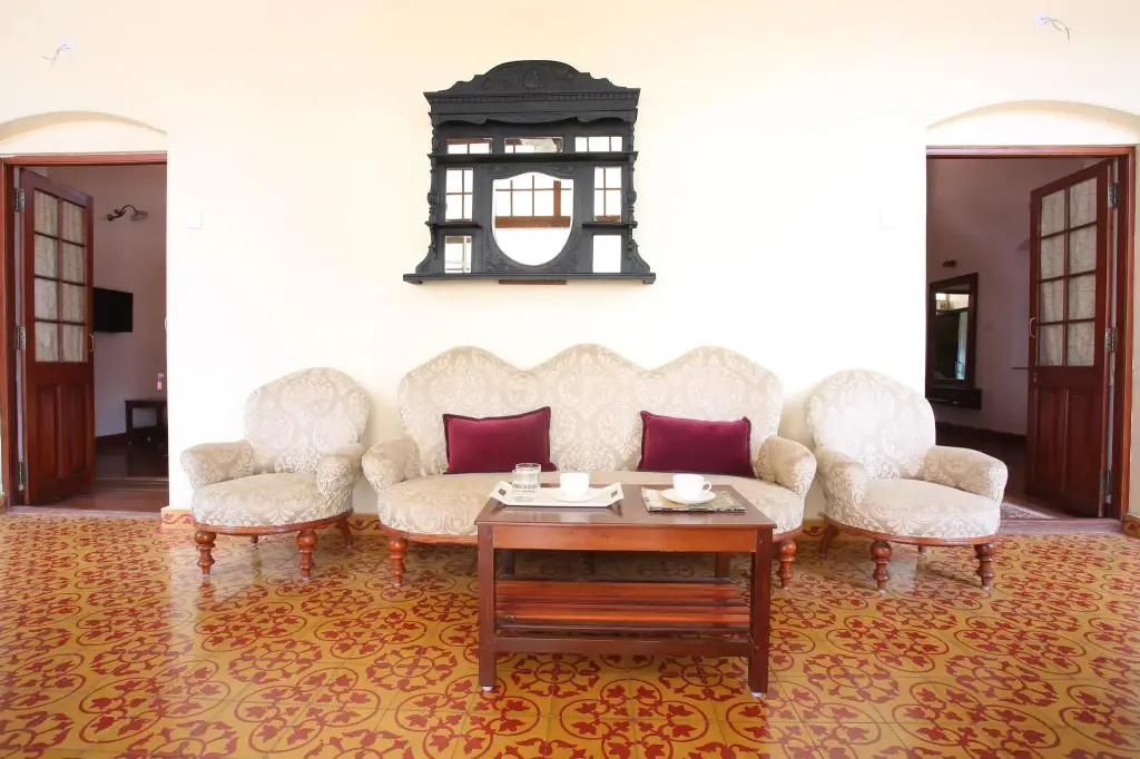 Ути: The Grange Hotel