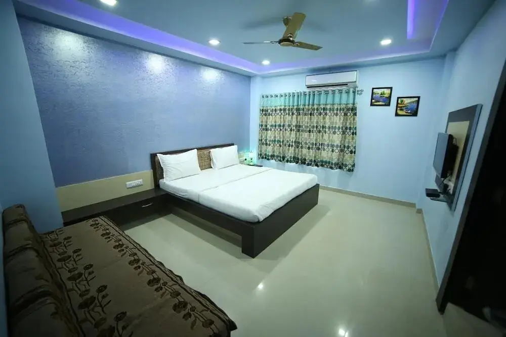 Гандхинагар: Malhaar Resorts