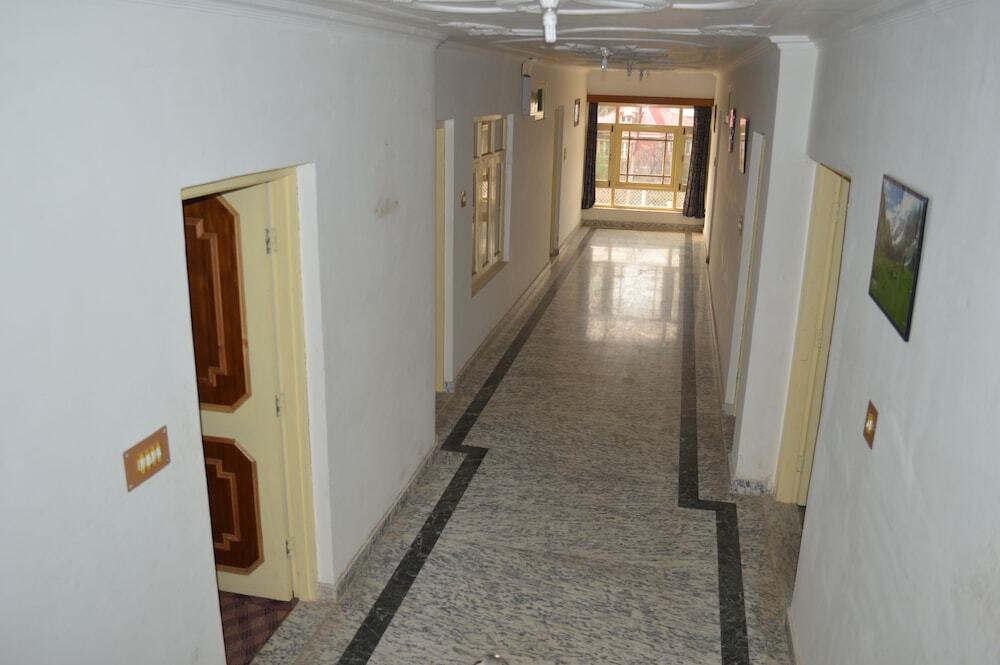 Шринагар: Grand Noora Palace