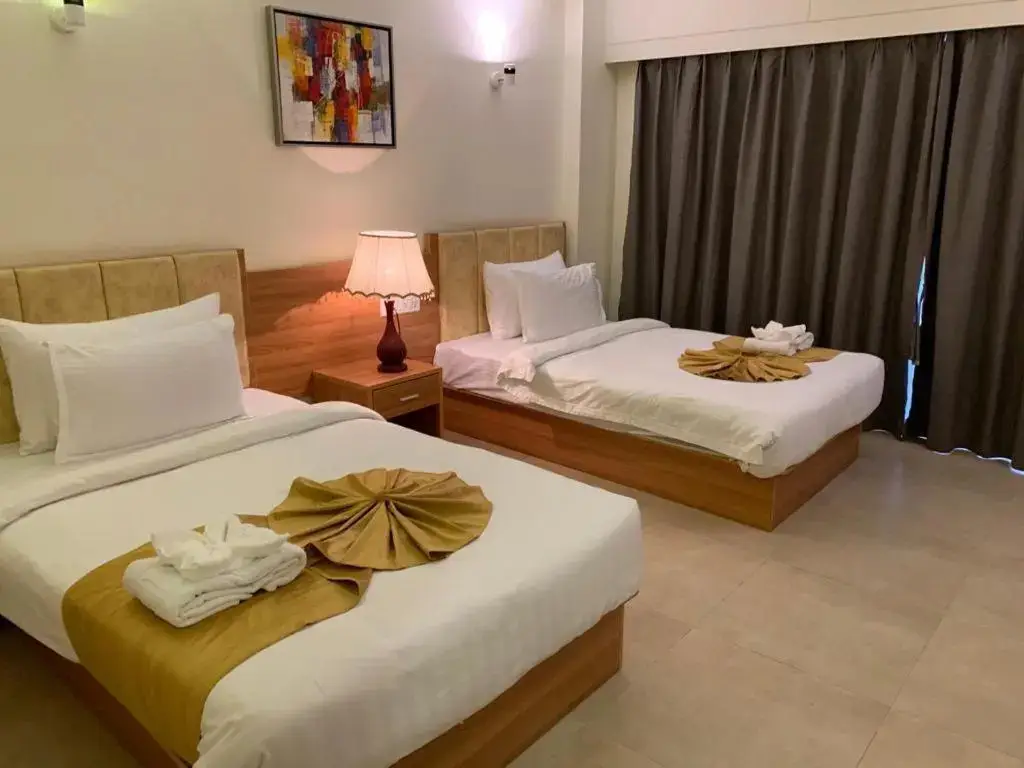 Чиплун: Hotel Reemz