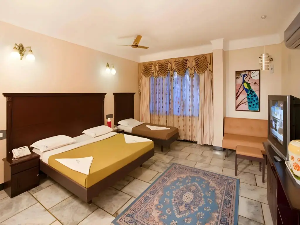 Палани: Hotel Subham