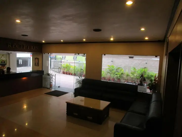 Палани: Hotel Subham