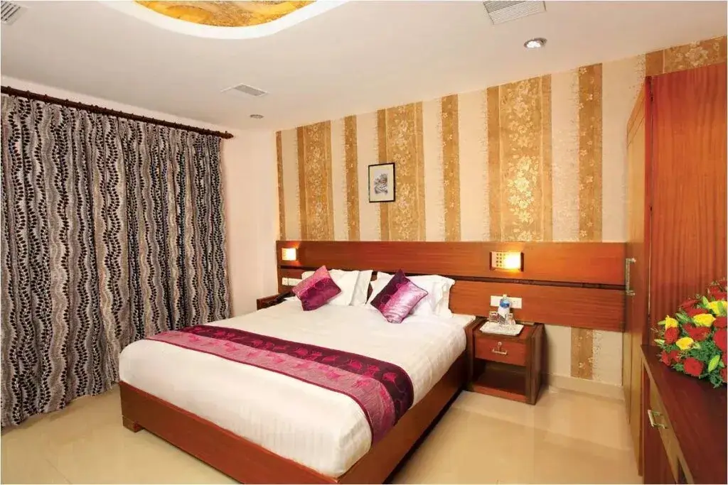 Атирапалли: Hotel Vkj International