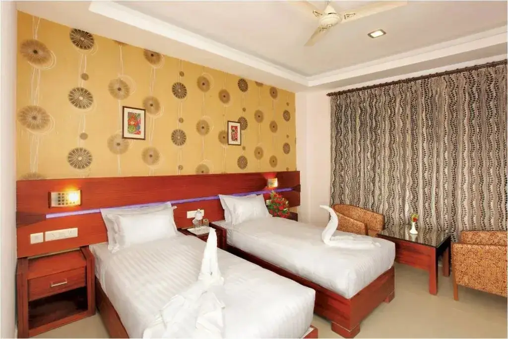 Атирапалли: Hotel Vkj International