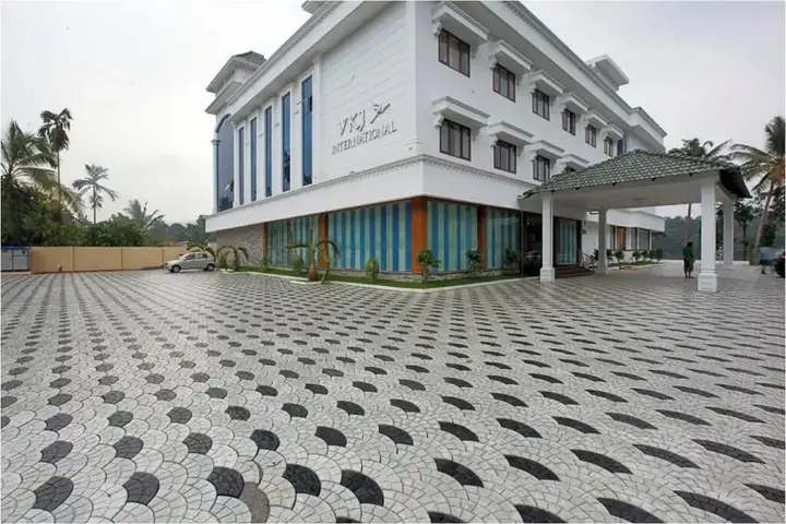 Атирапалли: Hotel Vkj International