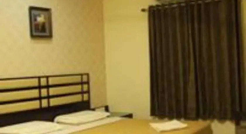 Пунди: Hotel M.P. Temples Inn
