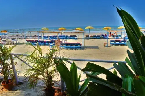 Морджим: Xaviers Cafe & Beach Huts