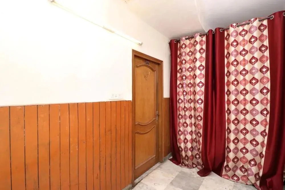 Чандигарх: OYO 28168 Hotel Regal 2