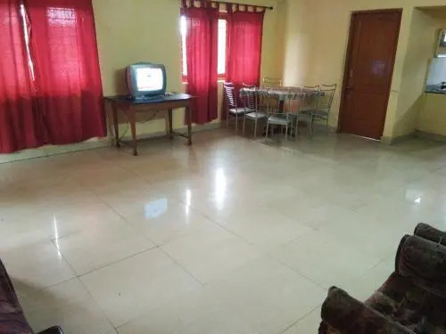 Ути: S & S Holiday Home