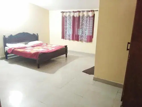 Ути: S & S Holiday Home