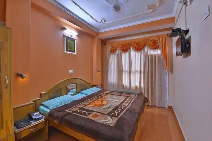 Куфри: Hotel Ashish Inn