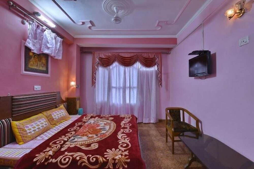 Куфри: Hotel Ashish Inn