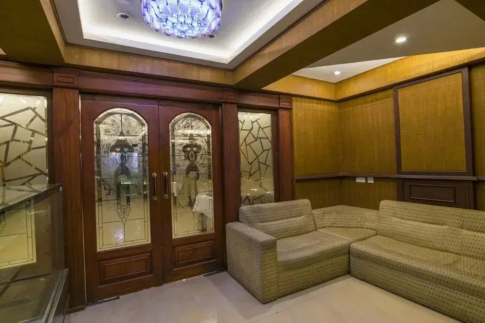 Недумбассери: Airport Mansion