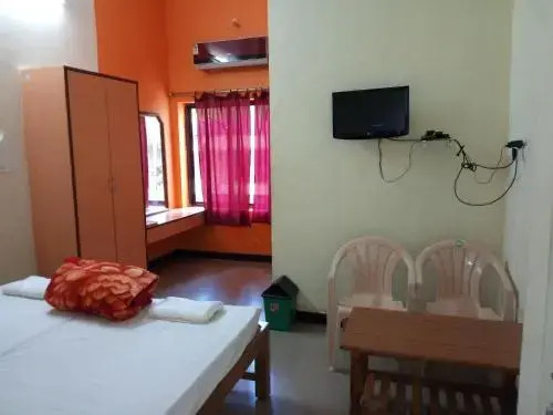 Гуджади: Hotel Simon Comfort