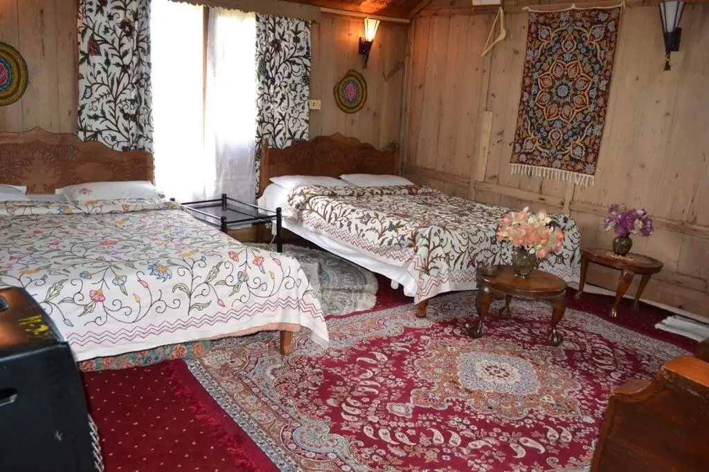 Шринагар: House Boat Czara