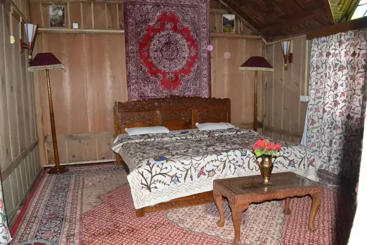 Шринагар: House Boat Czara