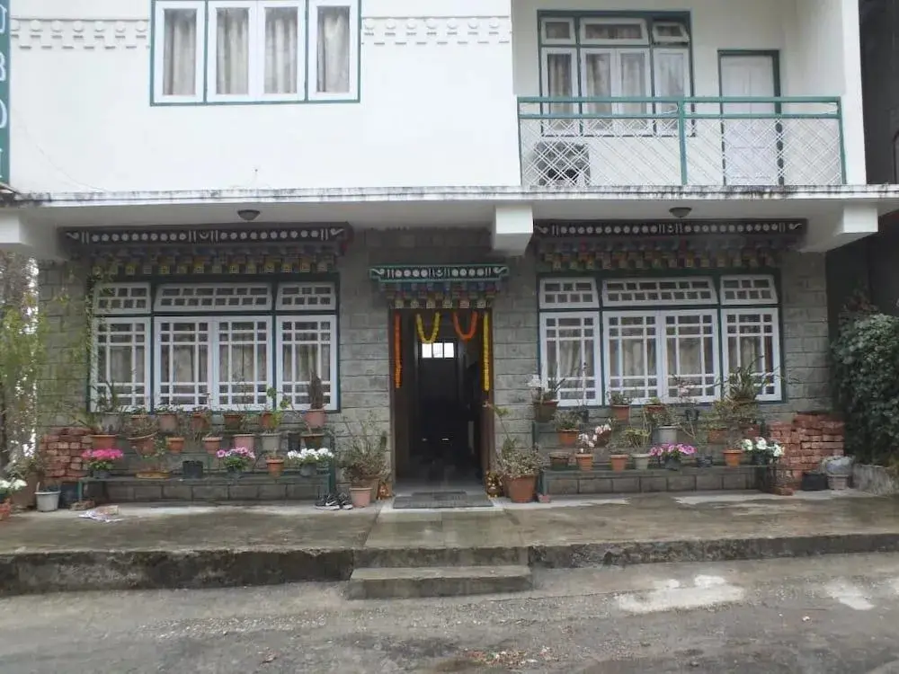 Пеллинг: Hotel Dubdi