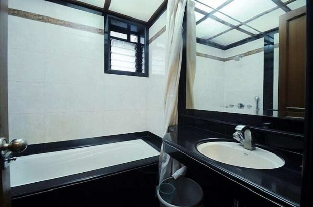 Тхане: Hotel Dwaraka Residency