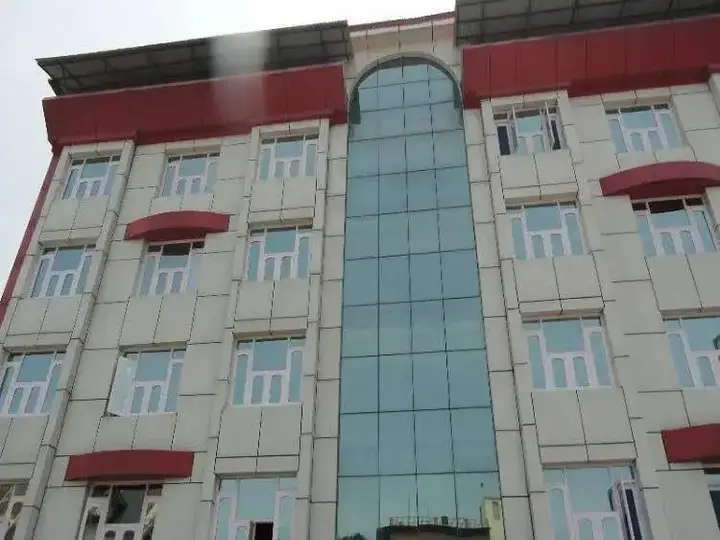 Шринагар: Holiday Plaza