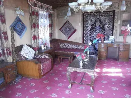 Шринагар: Moon Valley Houseboat