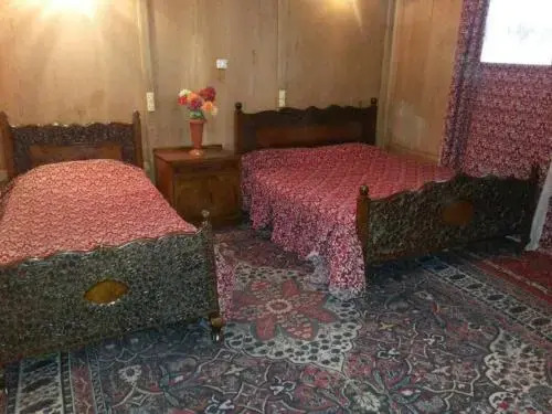 Шринагар: Moon Valley Houseboat