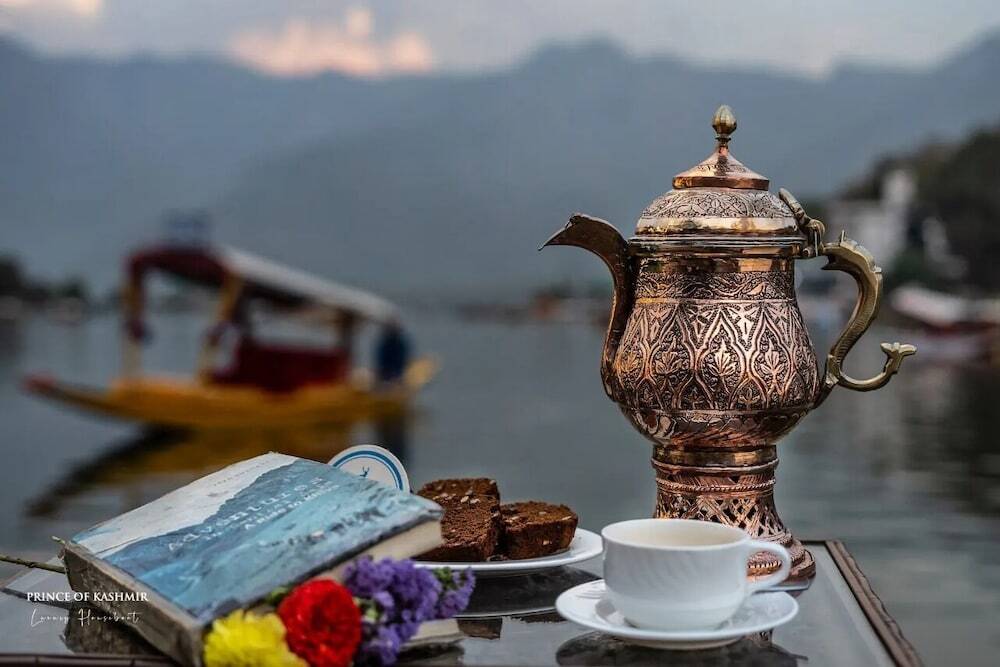 Шринагар: Prince of Kashmir Houseboat