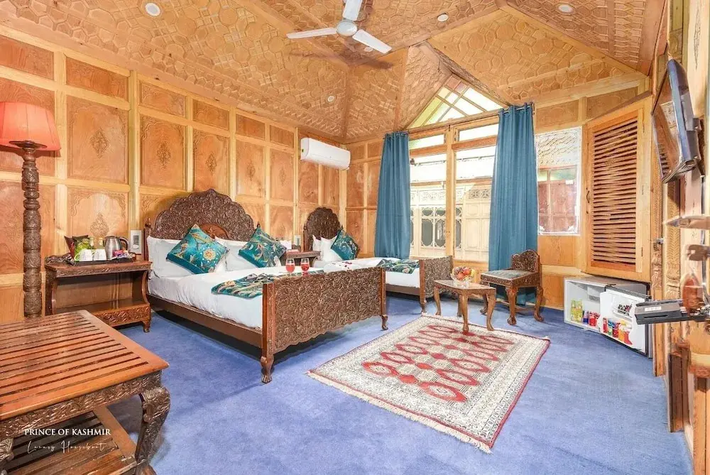 Шринагар: Prince of Kashmir Houseboat