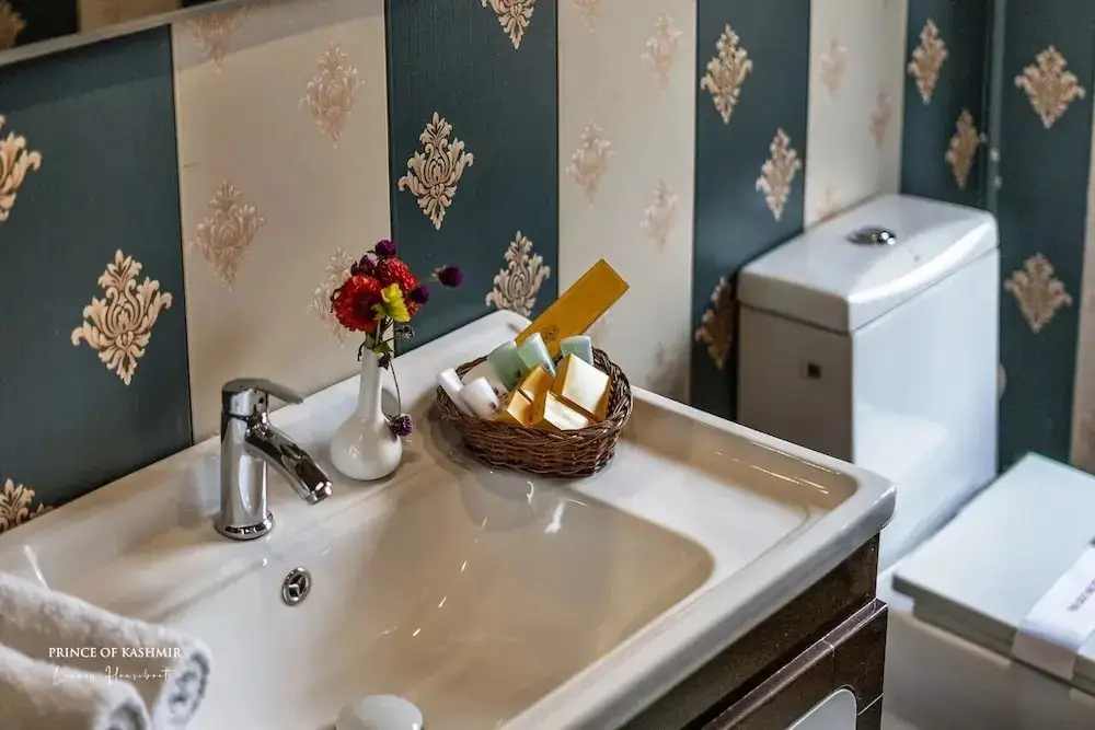 Шринагар: Prince of Kashmir Houseboat