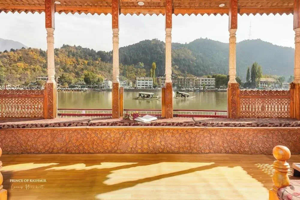 Шринагар: Prince of Kashmir Houseboat