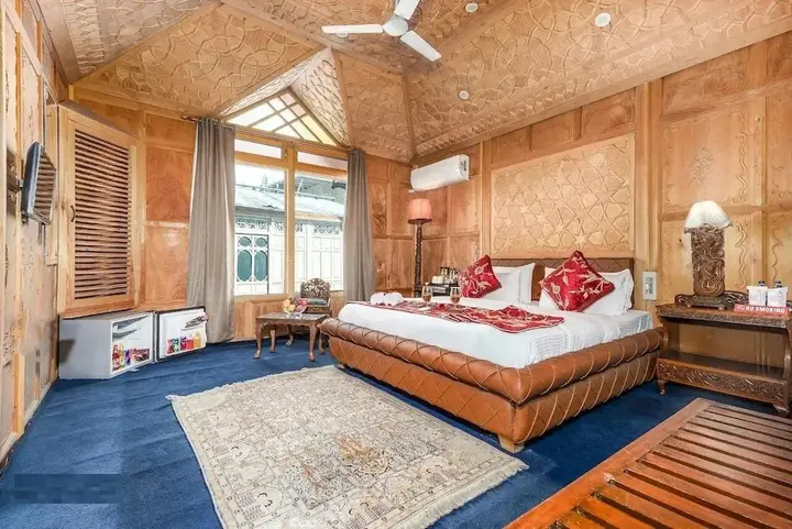 Шринагар: Prince of Kashmir Houseboat