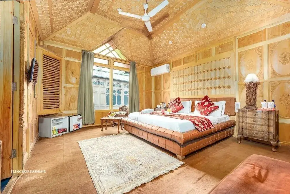Шринагар: Prince of Kashmir Houseboat