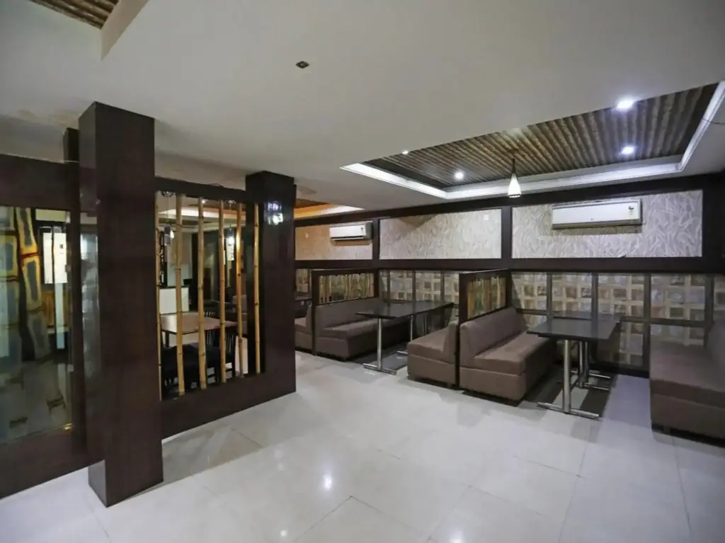 Райпур: Capital O 2354 Hotel Utsav Inn