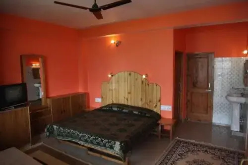 Наггар: Malis Apple Lodge