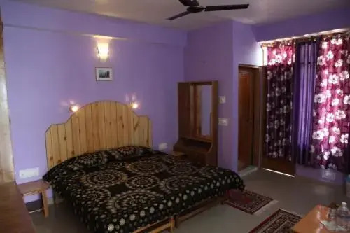 Наггар: Malis Apple Lodge
