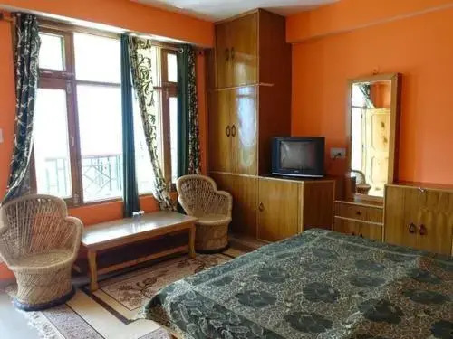 Наггар: Malis Apple Lodge