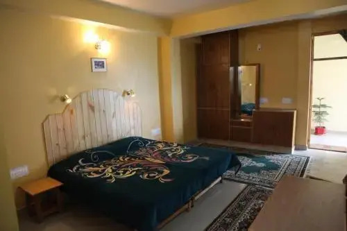 Наггар: Malis Apple Lodge