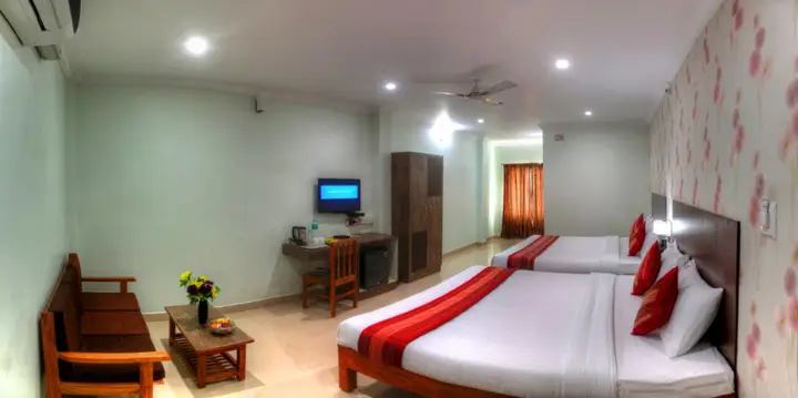 Кушалнагар: ministers kourt hotel