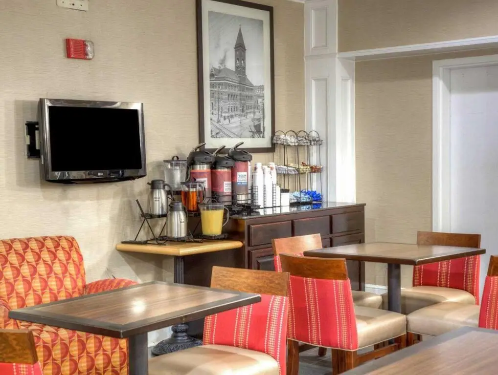 Кушалнагар: ministers kourt hotel