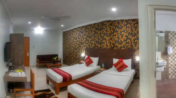 Кушалнагар: ministers kourt hotel