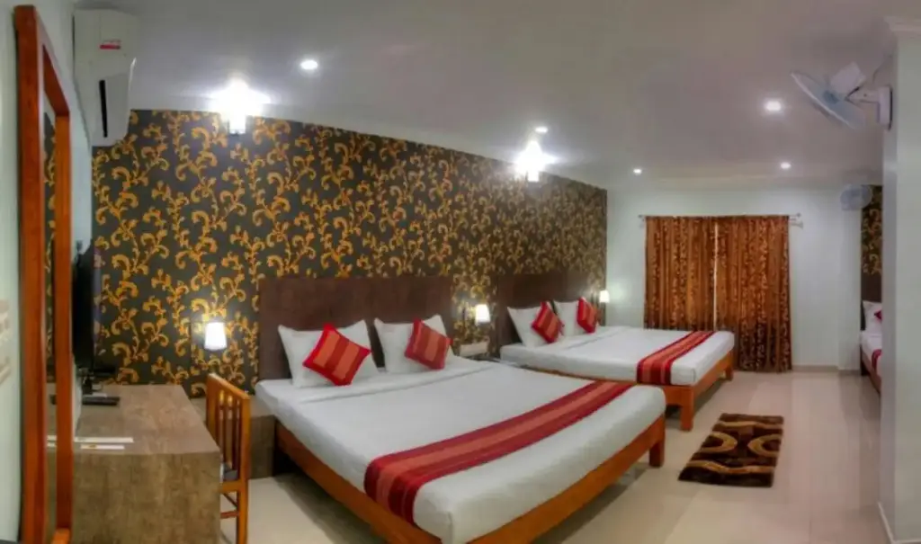 Кушалнагар: ministers kourt hotel