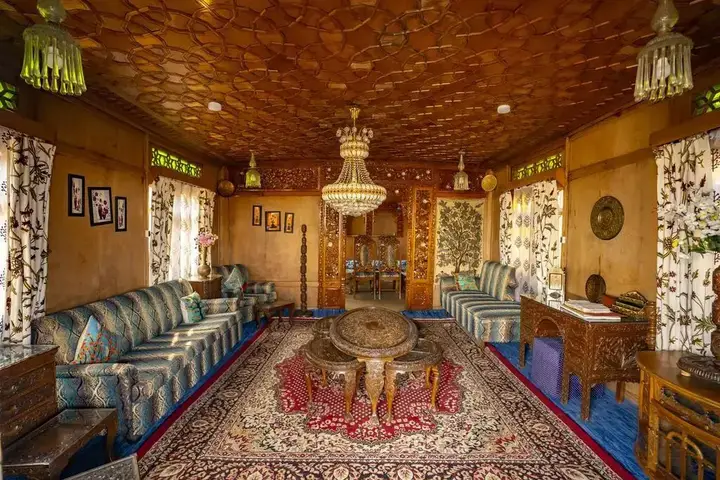 Шринагар: Houseboat Altaf and transportation