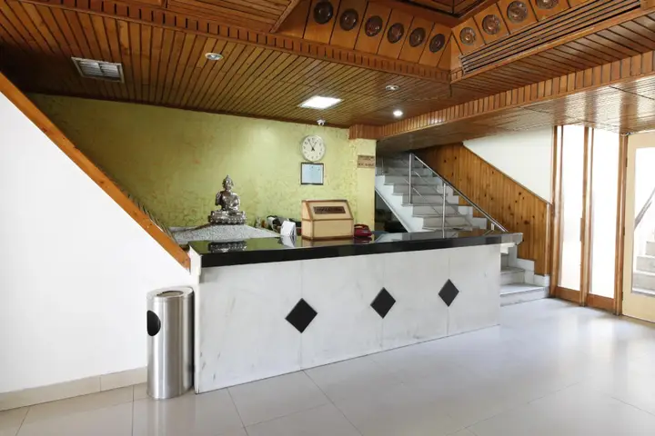 Катра: Vardaan Hotel