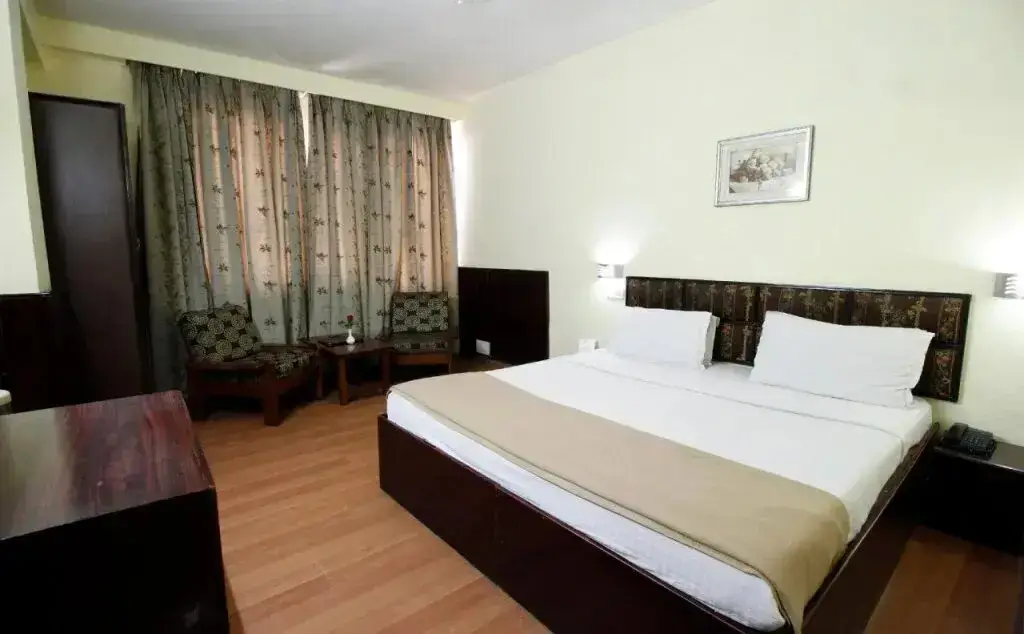 Катра: Vardaan Hotel