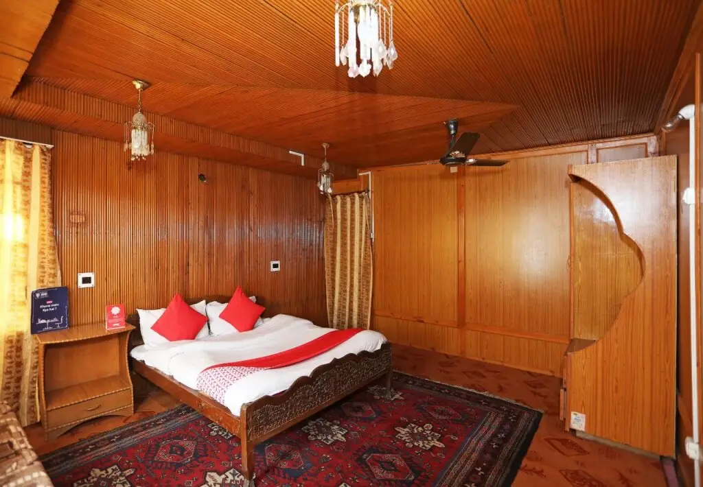 Шринагар: Montreal Group Of HouseBoats