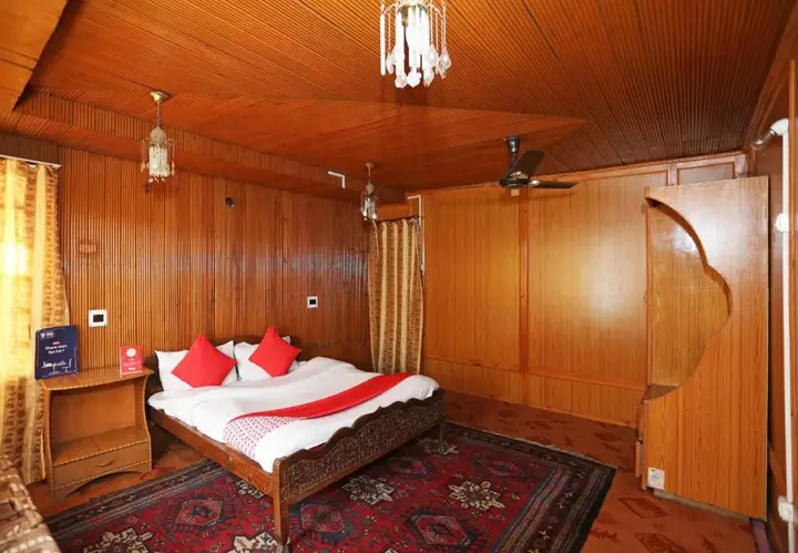 Шринагар: Montreal Group Of HouseBoats