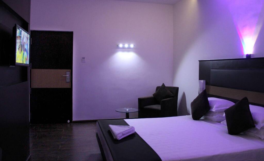 Соманур: Hotel The Home