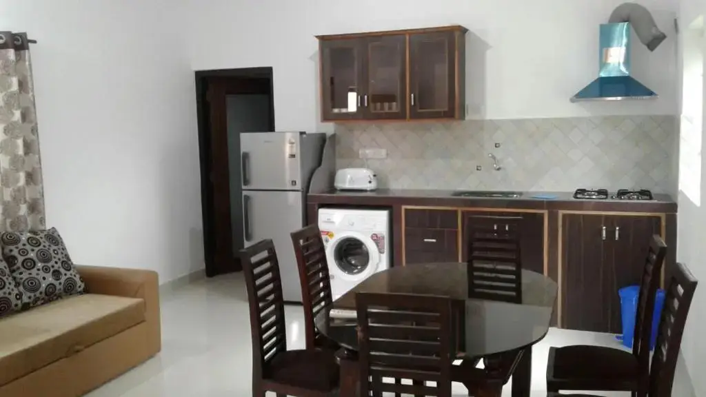 Калангут: Esha Apartment