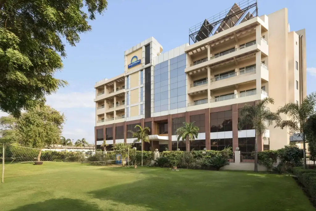 Days Hotel by Wyndham Neemrana Jaipur Highway — фото 1