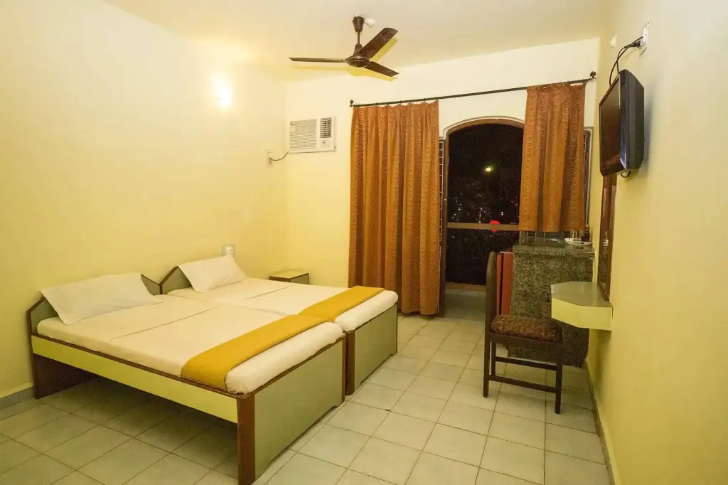 Арпора: Abalone Resort
