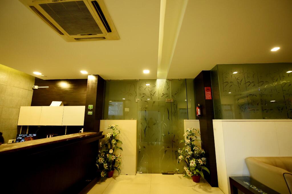 Мангалур: Ayush International Hotel